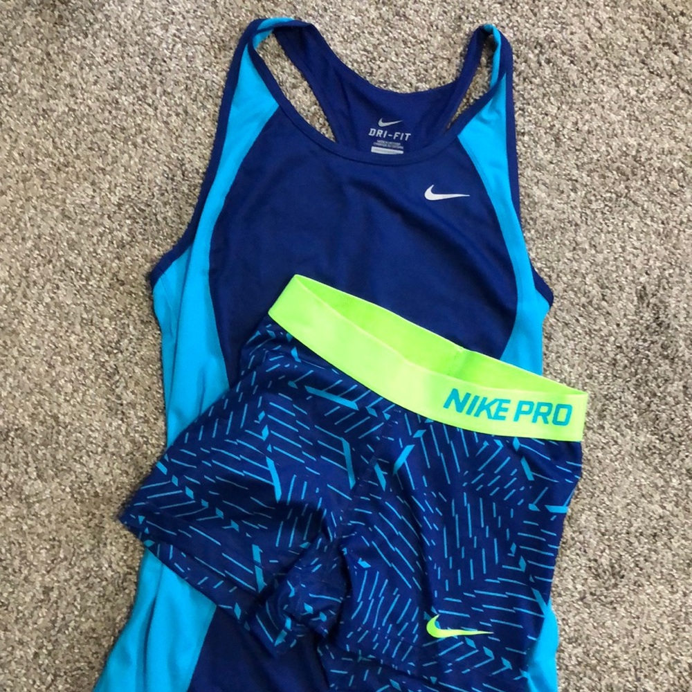 NWOT Nike running outfit size S